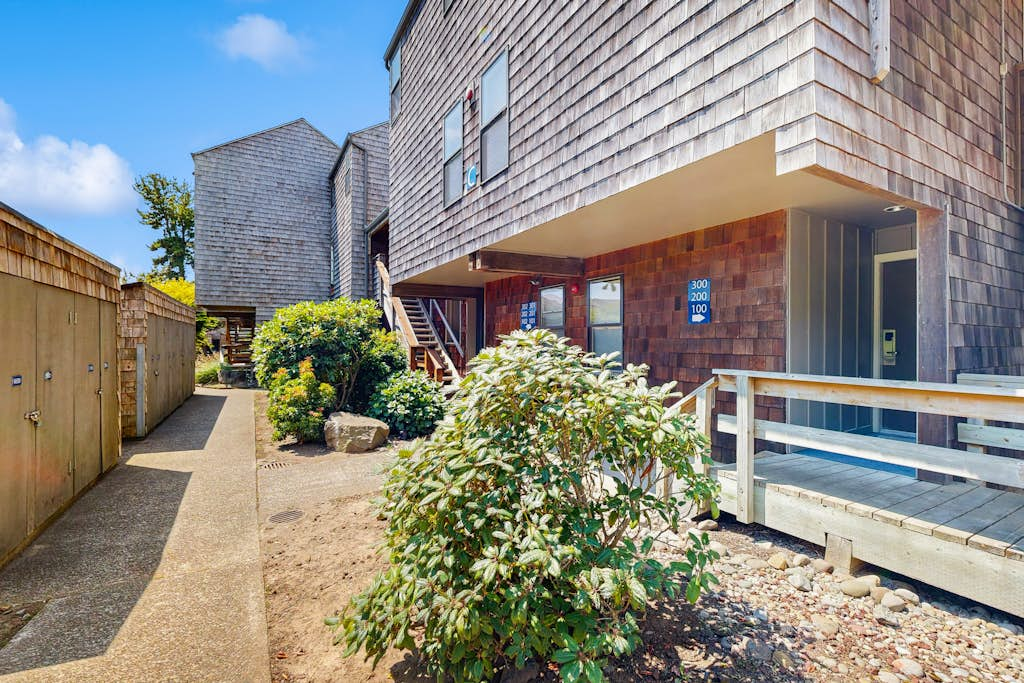Ideal getaway on the water with private balcony, cozy layout, and free WiFi