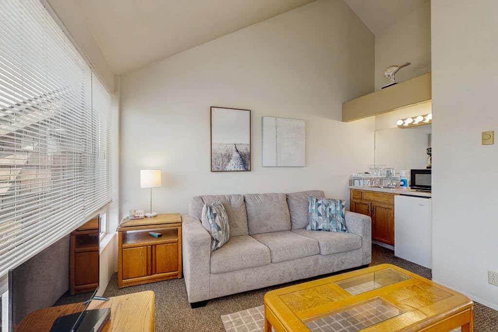 Ideal getaway on the water with private balcony, cozy layout, and free WiFi