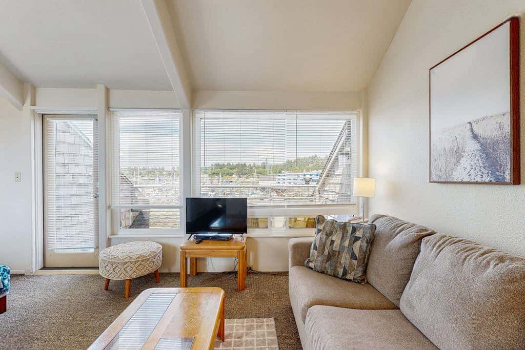 Ideal getaway on the water with private balcony, cozy layout, and free WiFi