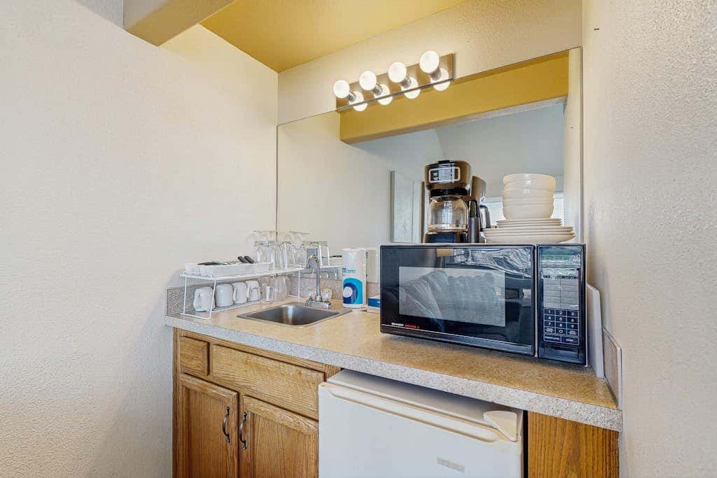 Ideal getaway on the water with private balcony, cozy layout, and free WiFi