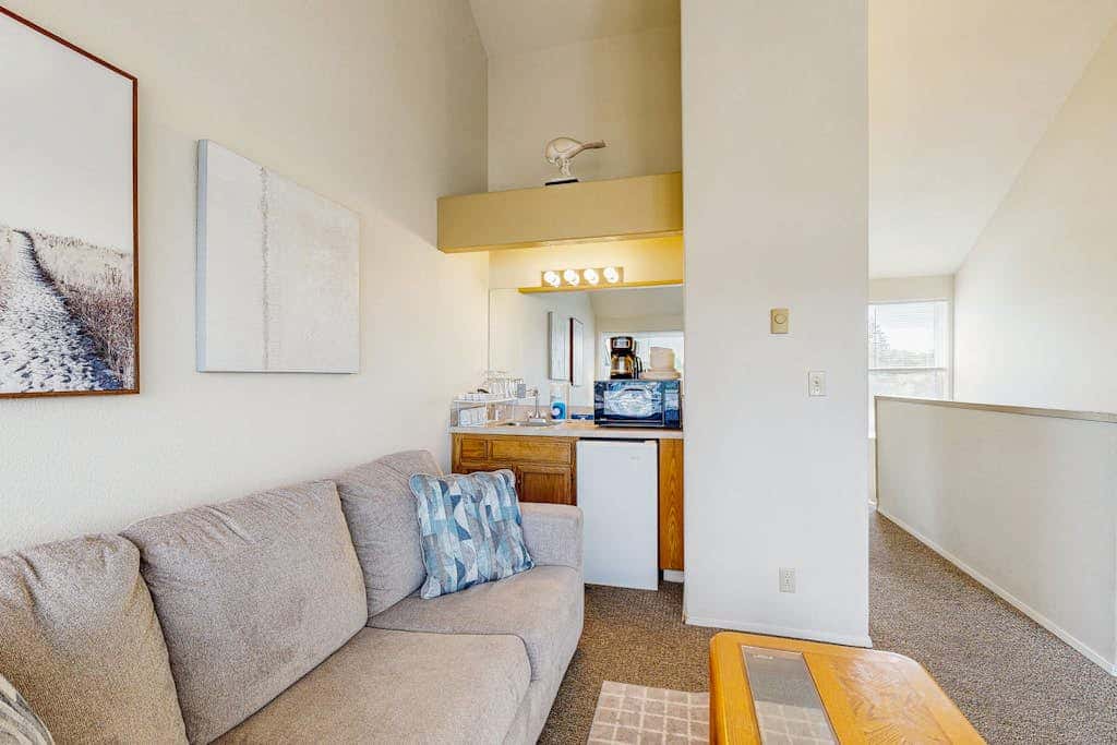 Ideal getaway on the water with private balcony, cozy layout, and free WiFi