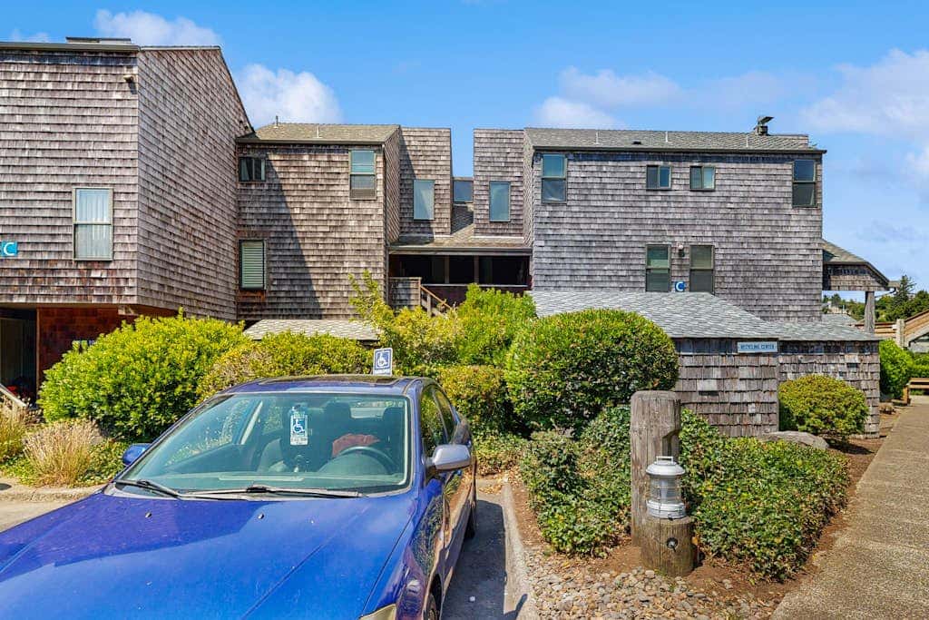 Ideal getaway on the water with private balcony, cozy layout, and free WiFi