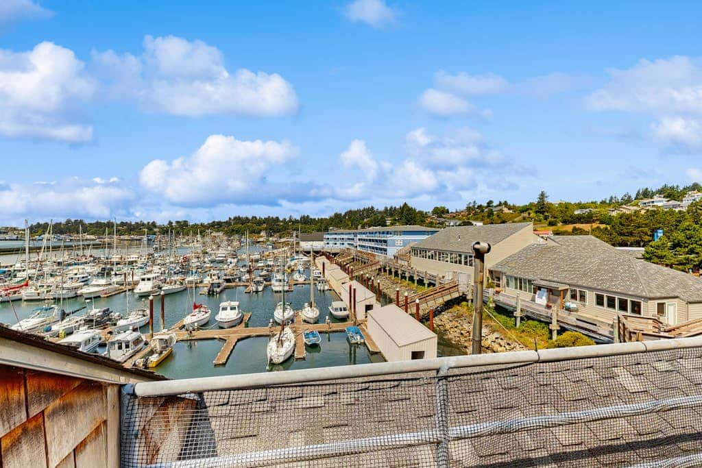 Ideal getaway on the water with private balcony, cozy layout, and free WiFi