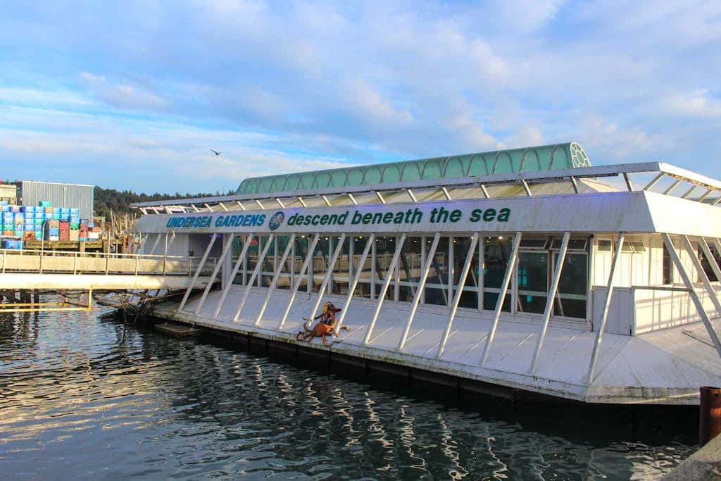 Ideal getaway on the water with private balcony, cozy layout, and free WiFi