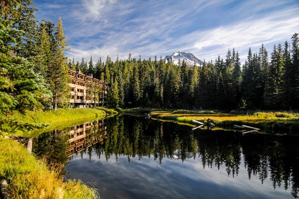 Lovely mountain condo with shared pool, hot tub, sauna & balcony views & free WiFi