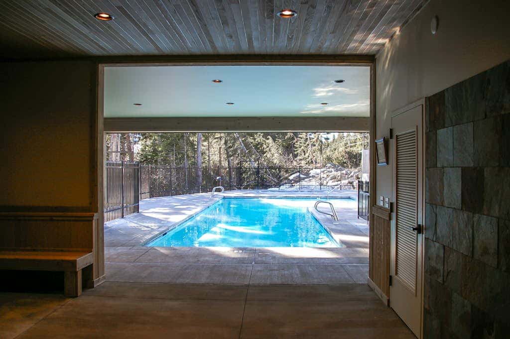 Lovely mountain condo with shared pool, hot tub, sauna & balcony views & free WiFi