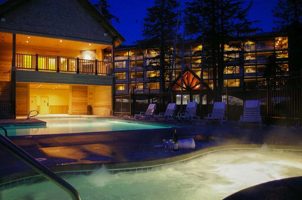 Lovely mountain condo with shared pool, hot tub, sauna & balcony views & free WiFi