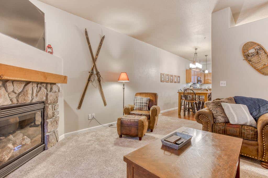 Comfortable condo with fireplace, heated pool, hot tub, balcony & full kitchen