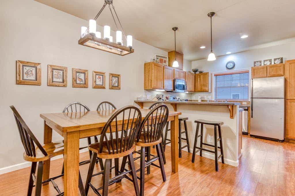 Comfortable condo with fireplace, heated pool, hot tub, balcony & full kitchen