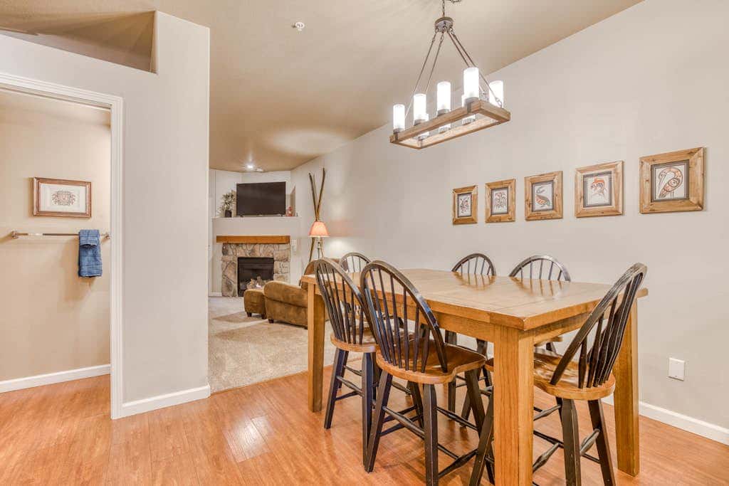 Comfortable condo with fireplace, heated pool, hot tub, balcony & full kitchen