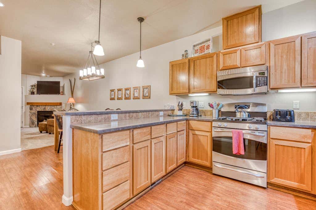Comfortable condo with fireplace, heated pool, hot tub, balcony & full kitchen