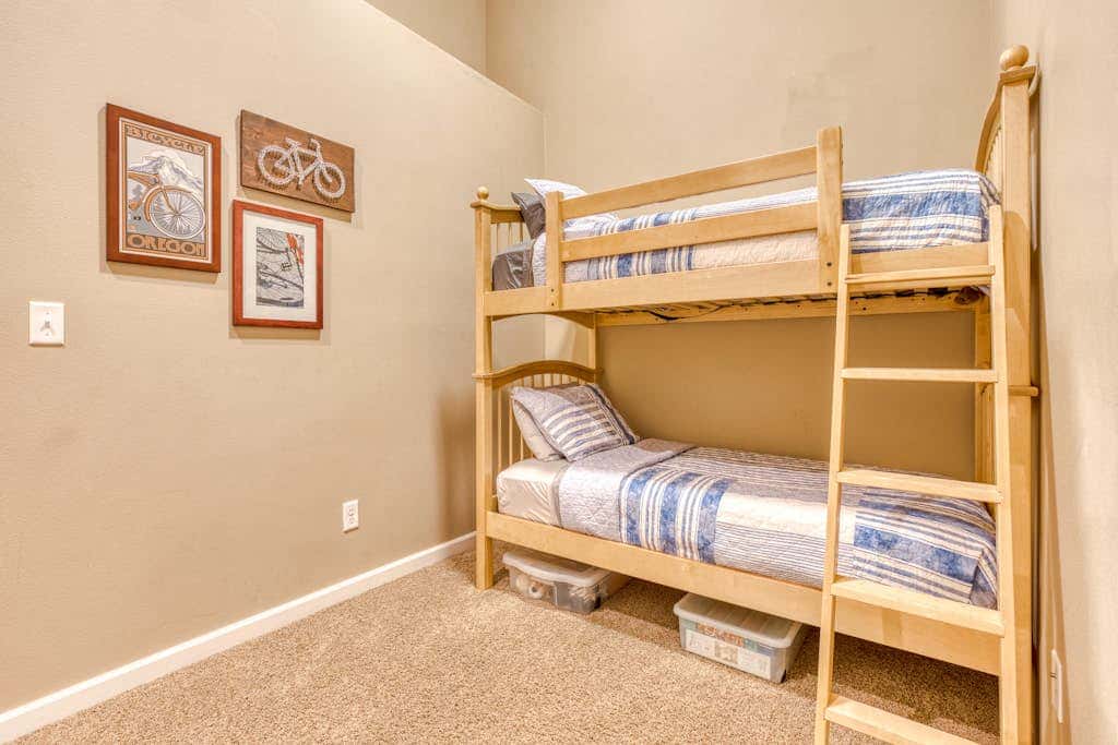 Comfortable condo with fireplace, heated pool, hot tub, balcony & full kitchen