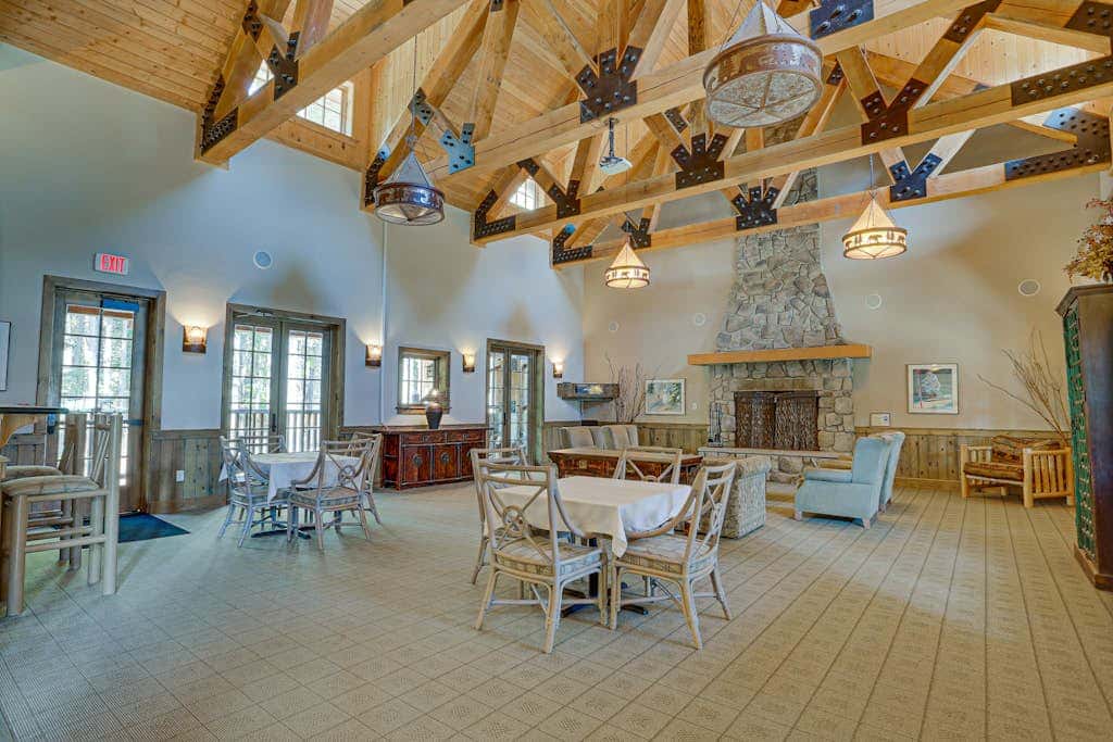 Comfortable condo with fireplace, heated pool, hot tub, balcony & full kitchen