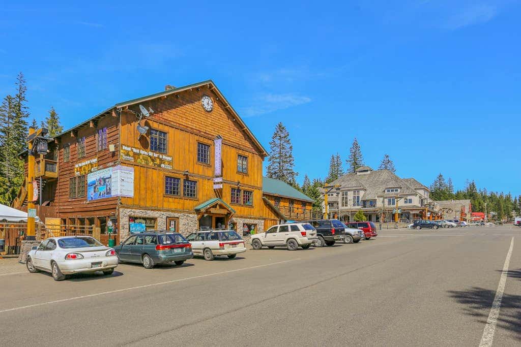 Comfortable condo with fireplace, heated pool, hot tub, balcony & full kitchen