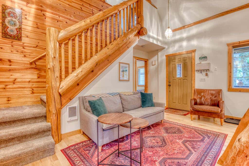 Dog-friendly cabin with deck, fenced yard, game room, & hot tub