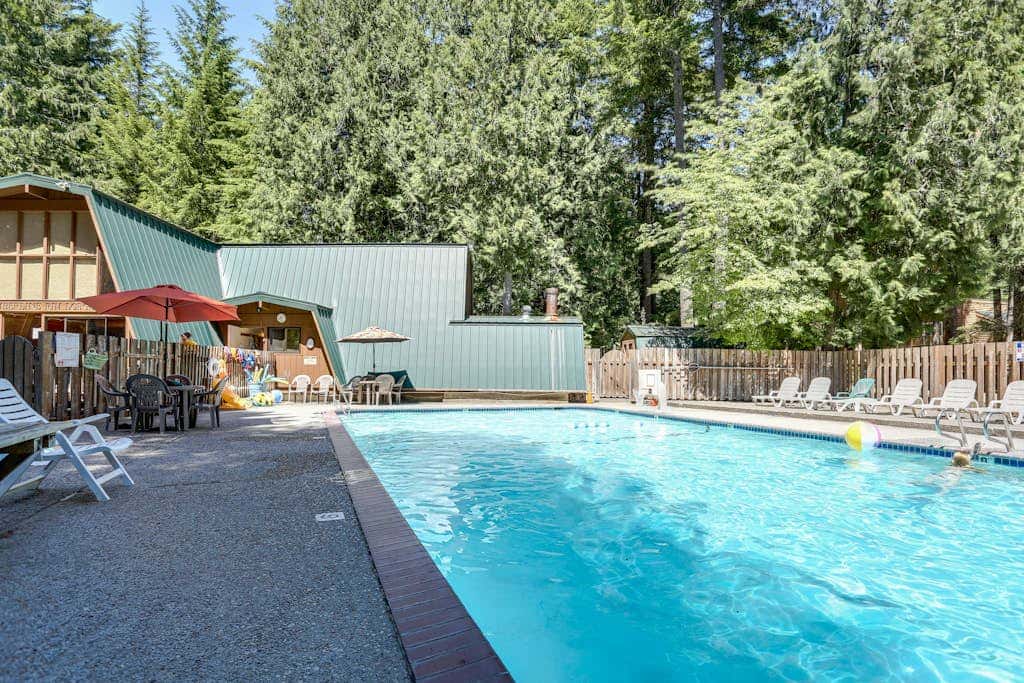 Dog-friendly cabin with deck, fenced yard, game room, & hot tub