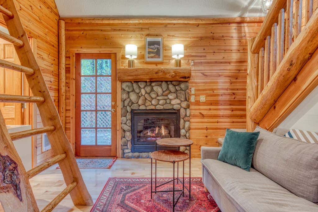 Dog-friendly cabin with deck, fenced yard, game room, & hot tub