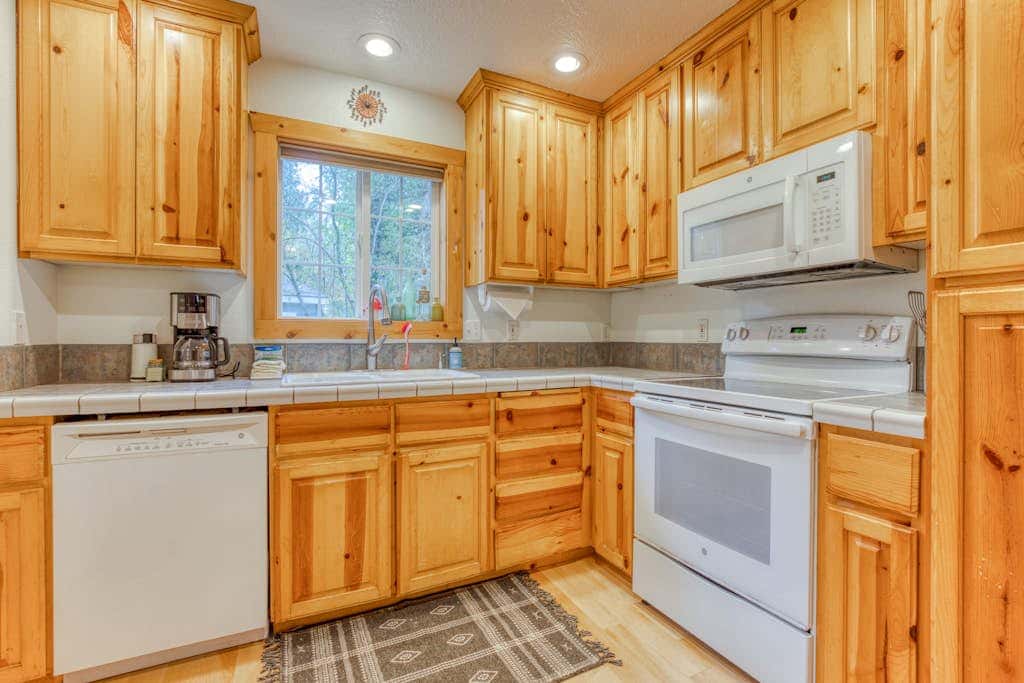 Dog-friendly cabin with deck, fenced yard, game room, & hot tub