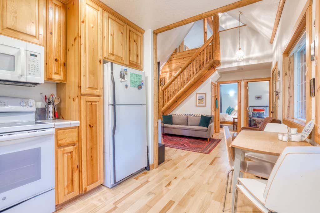 Dog-friendly cabin with deck, fenced yard, game room, & hot tub
