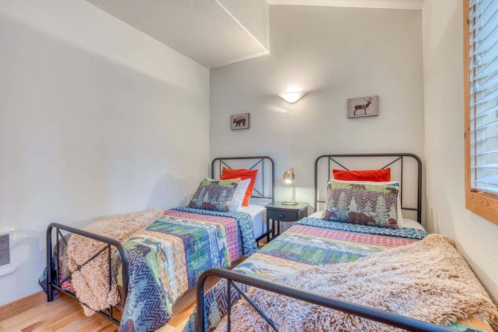 Dog-friendly cabin with deck, fenced yard, game room, & hot tub