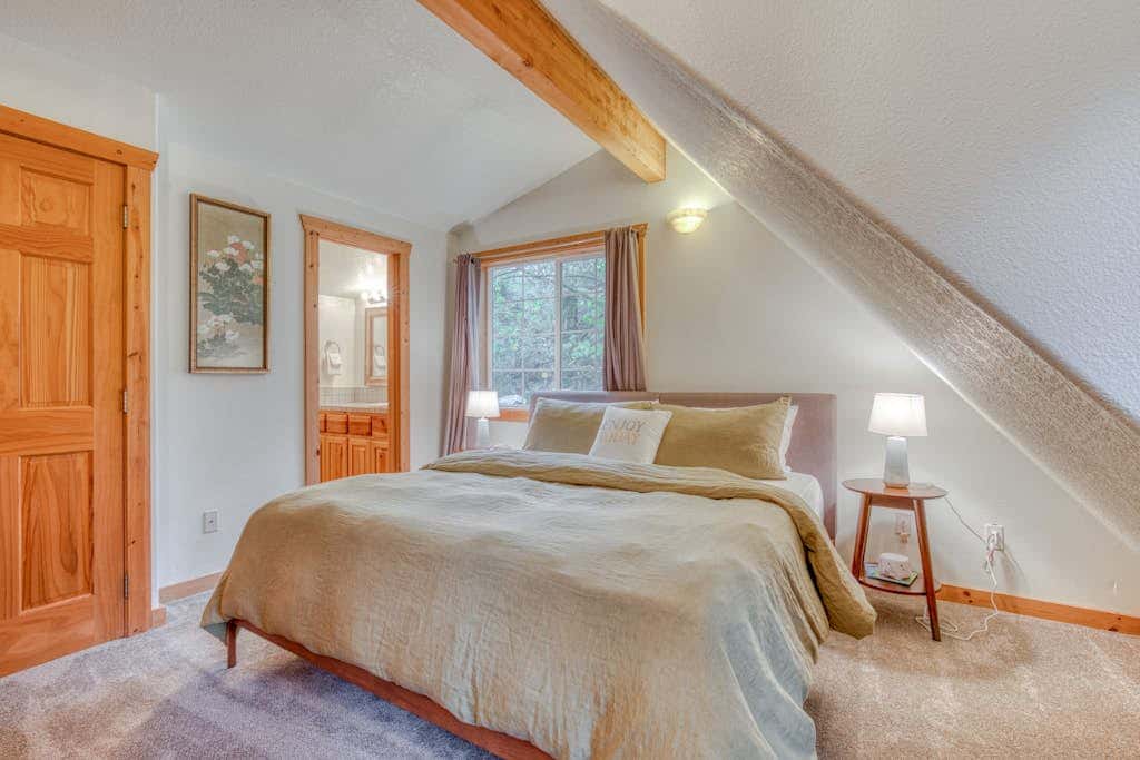 Dog-friendly cabin with deck, fenced yard, game room, & hot tub