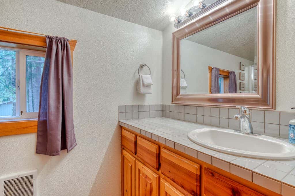 Dog-friendly cabin with deck, fenced yard, game room, & hot tub
