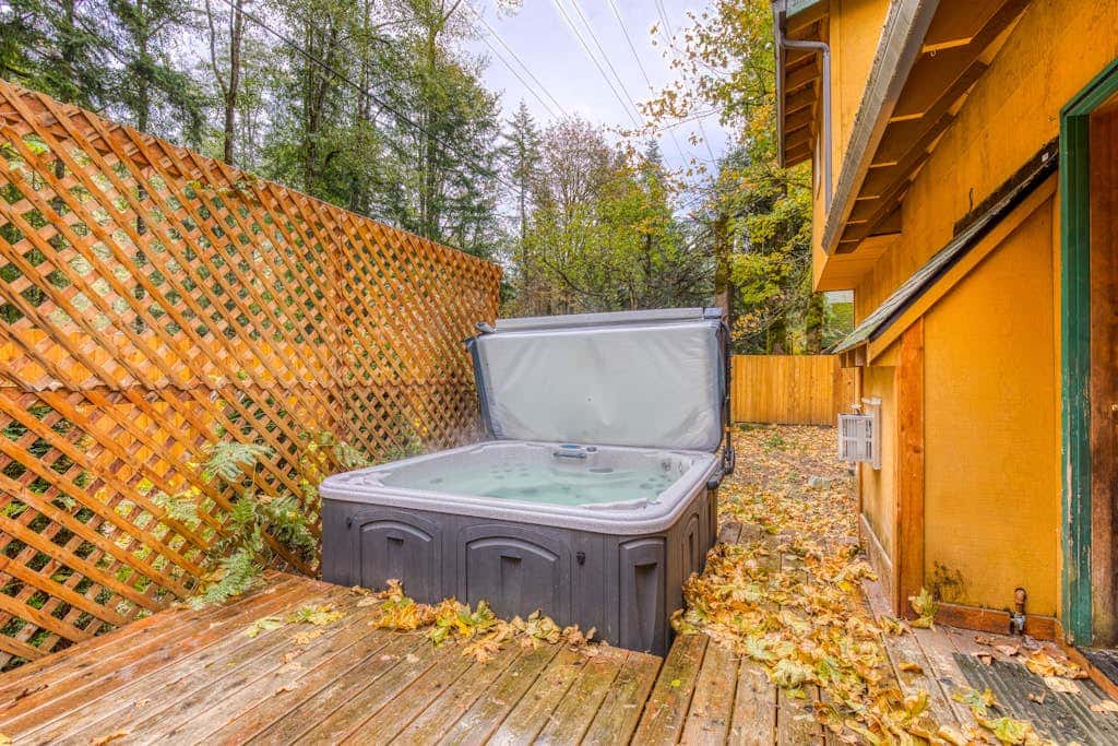 Dog-friendly cabin with deck, fenced yard, game room, & hot tub