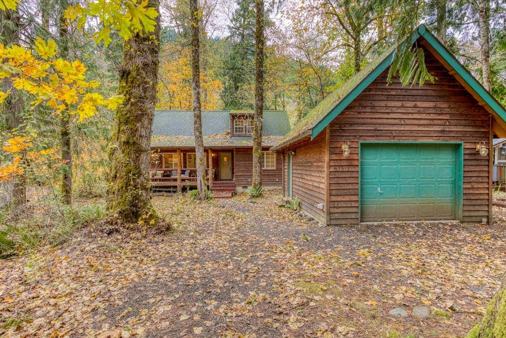 Dog-friendly cabin with deck, fenced yard, game room, & hot tub