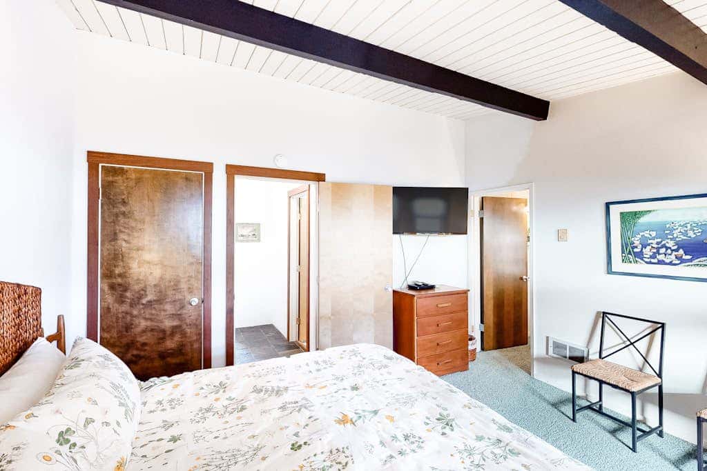 Sunny Oceanfront Condo with Great Views & Amazing Beach Access