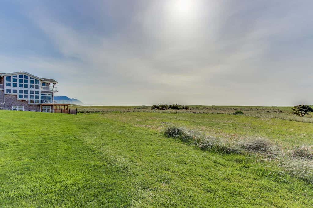 Sunny Oceanfront Condo with Great Views & Amazing Beach Access
