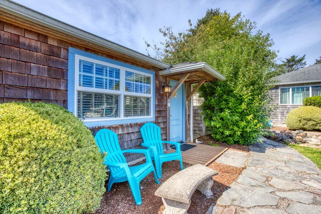 Three Cozy Cottages with Gas Fireplaces, Courtyard, & Beach Access - Dog-Friendly