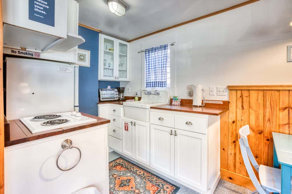 Three Cozy Cottages with Gas Fireplaces, Courtyard, & Beach Access - Dog-Friendly