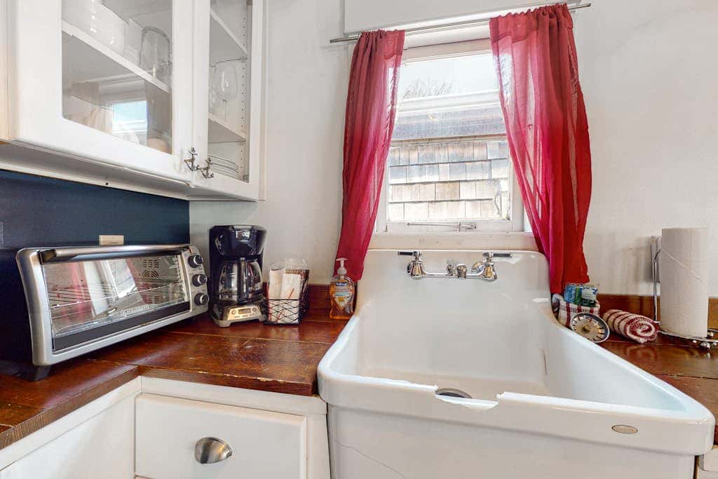 Dog-Friendly Beach Condo with Free WiFi - Close to Beach