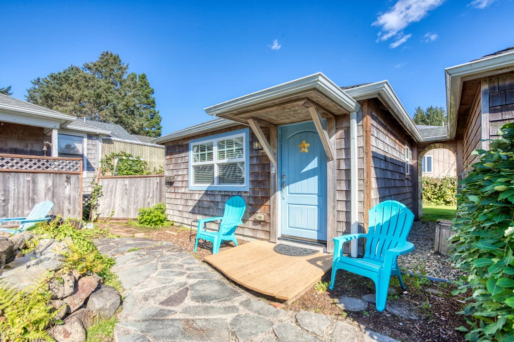 Dog-Friendly Beach Cottage with Free WiFi - a Block from Beach