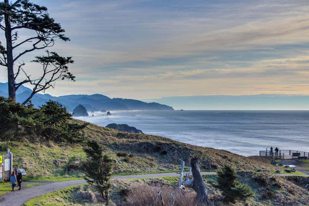 Peaceful Dog-Friendly Cottage with Fireplace, WiFi - Close to Beach & Town