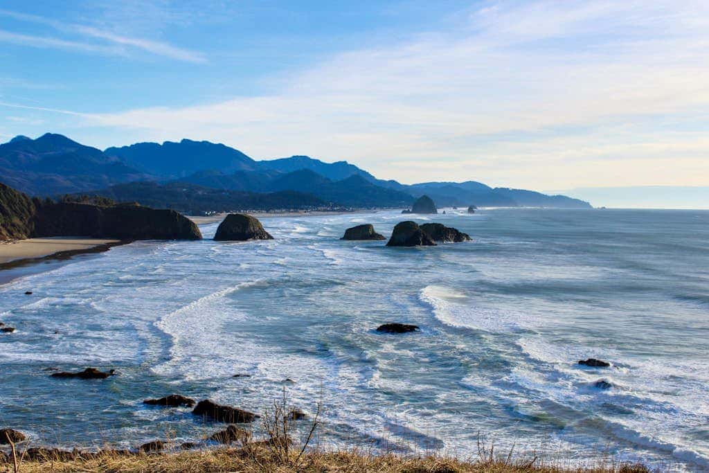 Peaceful Dog-Friendly Cottage with Fireplace, WiFi - Close to Beach & Town