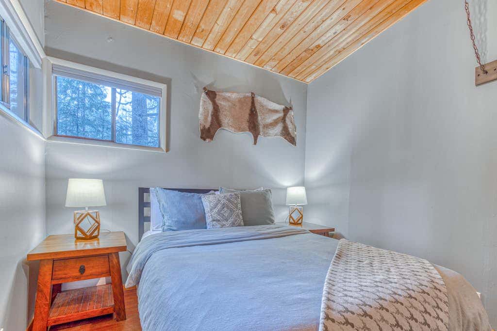 Rustic lodge with private hot tub, fireplace & riverfront views  - dog-friendly
