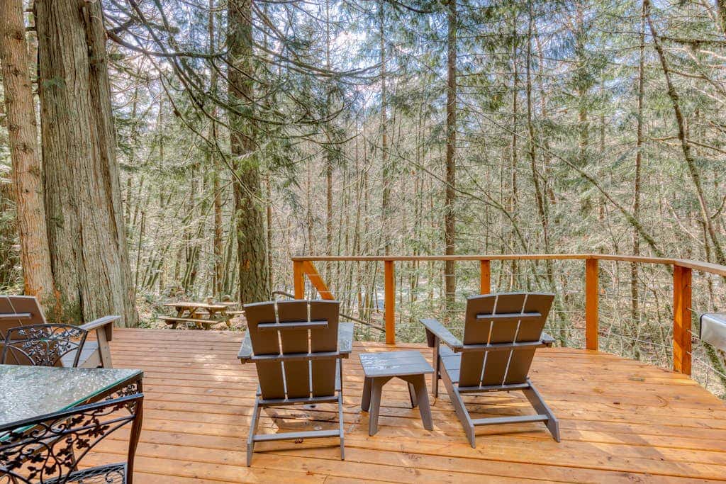 Rustic lodge with private hot tub, fireplace & riverfront views  - dog-friendly