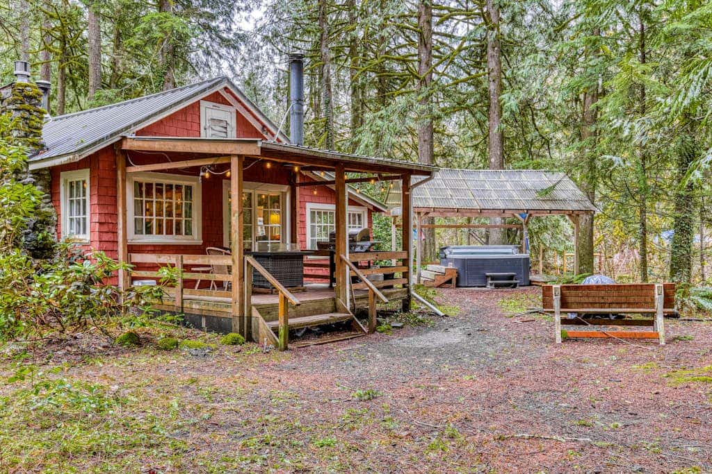 Creek-side cabin with private hot tub & fireplace - near hiking trails & slopes 