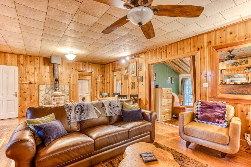 Creek-side cabin with private hot tub & fireplace - near hiking trails & slopes 
