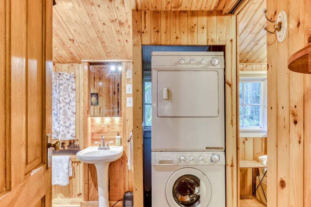 Creek-side cabin with private hot tub & fireplace - near hiking trails & slopes 