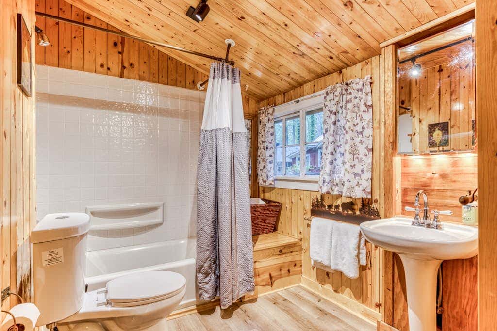 Creek-side cabin with private hot tub & fireplace - near hiking trails & slopes 