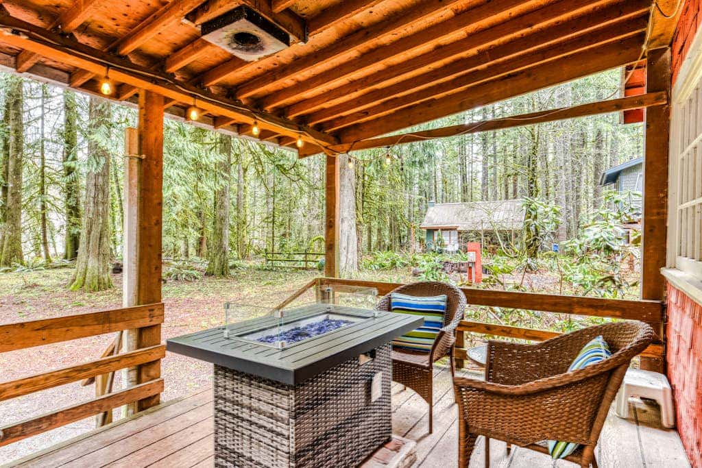 Creek-side cabin with private hot tub & fireplace - near hiking trails & slopes 