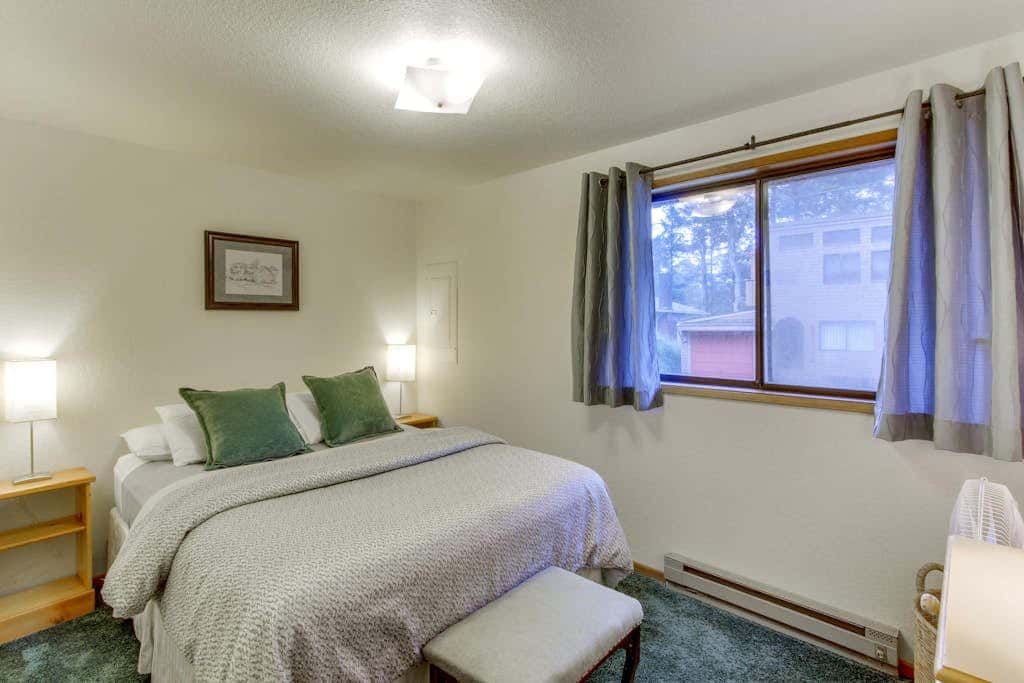 Dog-friendly downtown home moments from the beach w/ distant ocean views