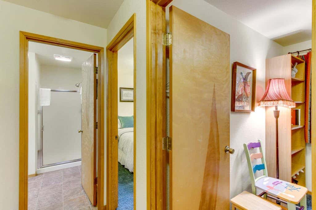 Dog-friendly downtown home moments from the beach w/ distant ocean views