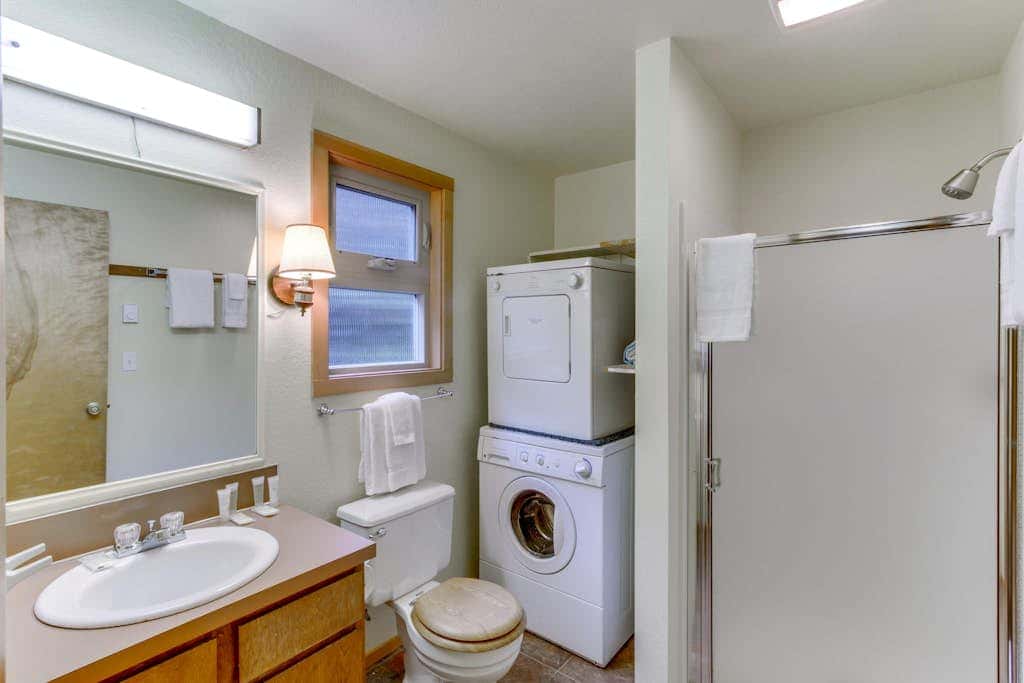 Dog-friendly downtown home moments from the beach w/ distant ocean views