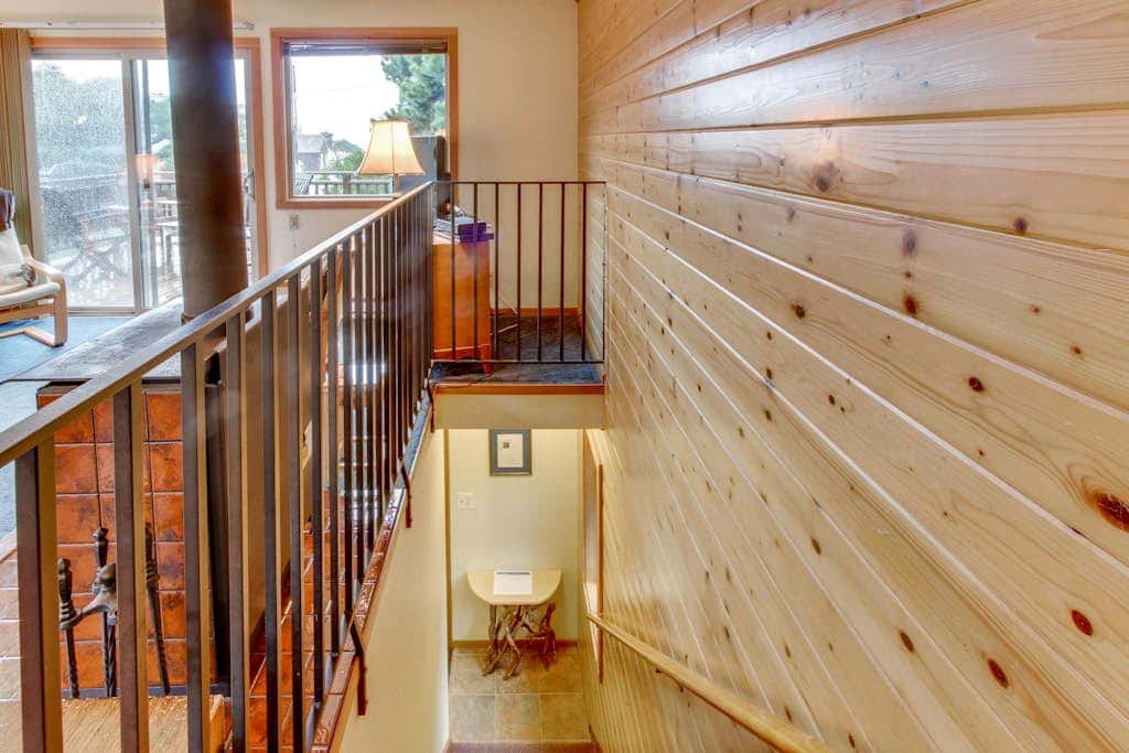 Dog-friendly downtown home moments from the beach w/ distant ocean views