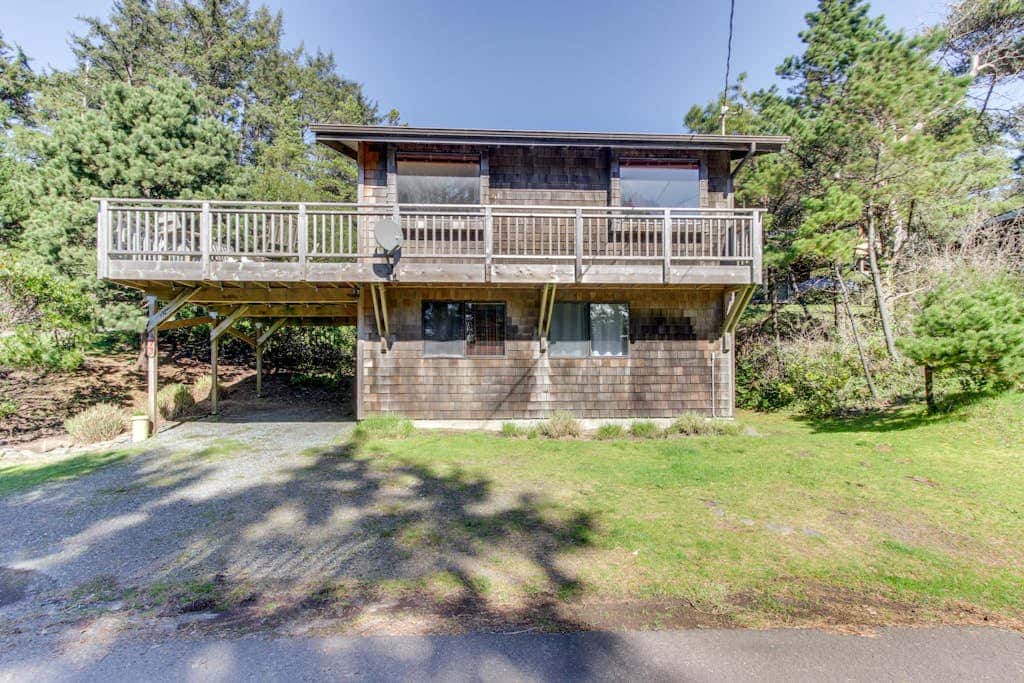 Dog-friendly downtown home moments from the beach w/ distant ocean views