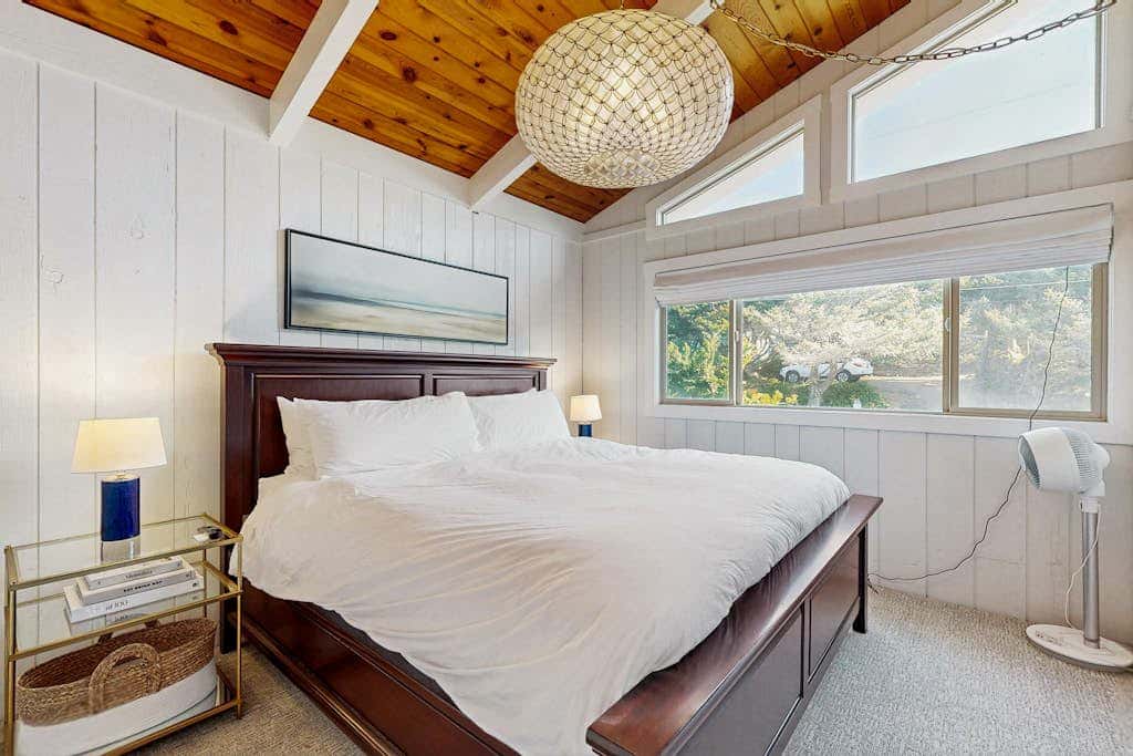 Discover Tranquil Oceanfront Relaxation in Manzanita near beach W/Hot Tub
