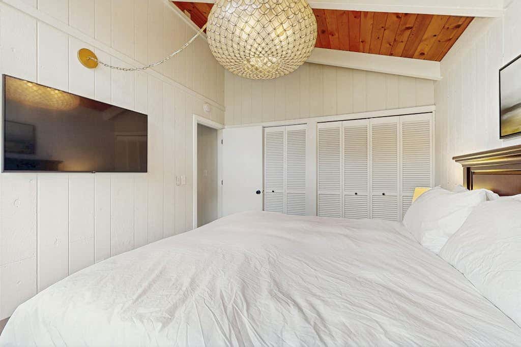 Discover Tranquil Oceanfront Relaxation in Manzanita near beach W/Hot Tub